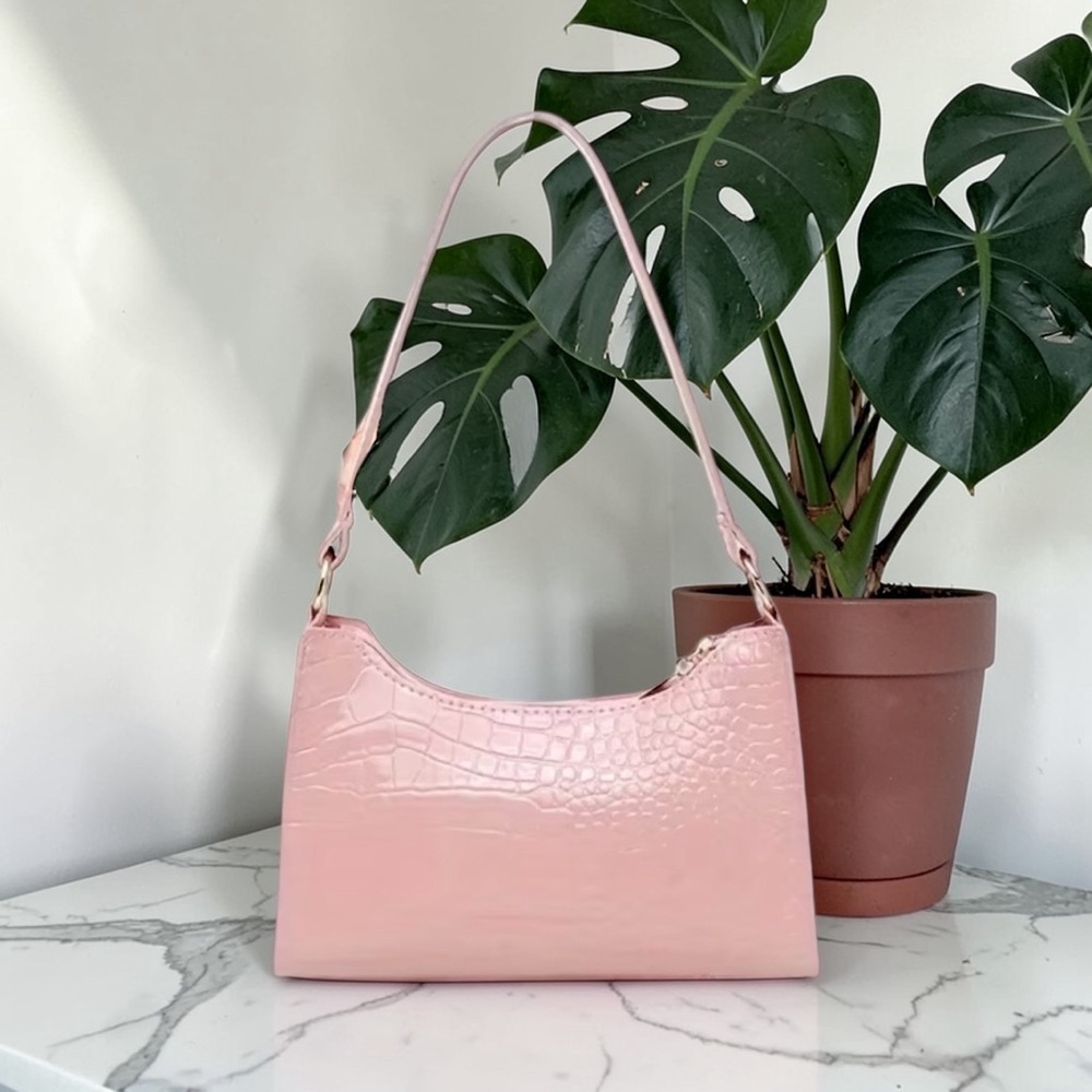 👜🆕👜Pink Croc-Embossed Shoulder Bag